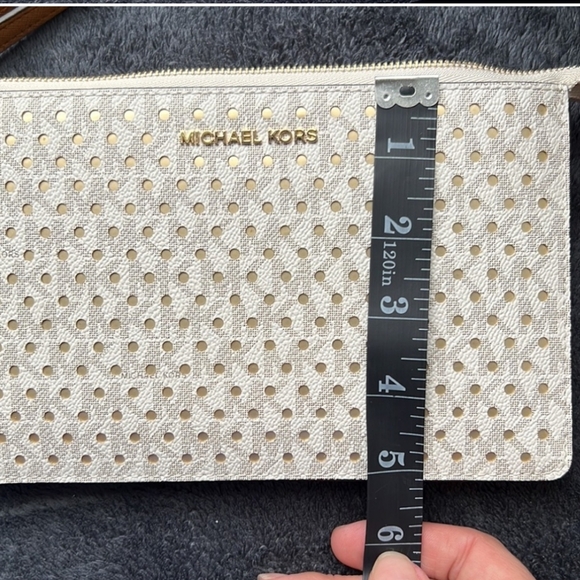 NWT Michael Kors Wristlet Vanilla Gold Gusset - Picture 5 of 7